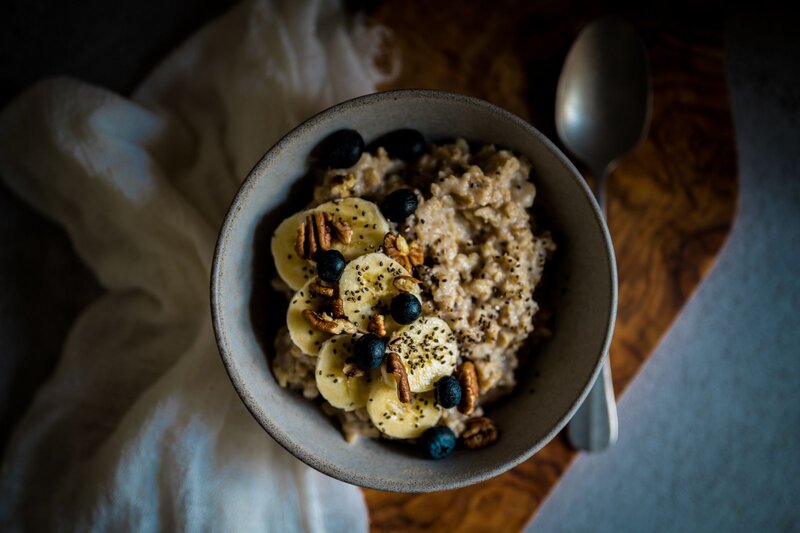 Haferbrei mit Banane und Nüssen